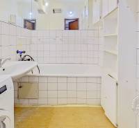 3-izbovy-byt-Bratislava-IV-Karlova-Ves-Hlavacikova-ulica-Bathroom.jpg