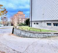 Predam_Garaz_Bratislava_Stare_Mesto_GROF_EPICHOME_IMG_3227.jpeg