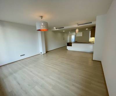 Mieten 4-Zimmer-Wohnung, 4-Zimmer-Wohnung, Dunajská, Bratislava - Star