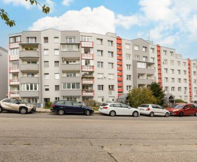 BA/KARLOVA VES-Verkauf einer großen 4-Zimmer-Wohnung mit Loggia 