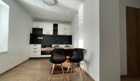 Mieten 2-Zimmer-Wohnung, 2-Zimmer-Wohnung, Nové Zámky, Slowakei