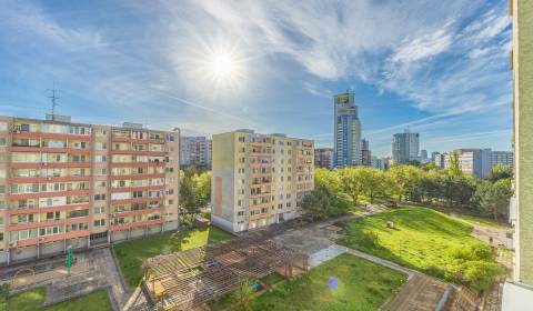 Kaufen 3-Zimmer-Wohnung, 3-Zimmer-Wohnung, Jégeho, Bratislava - Ružino