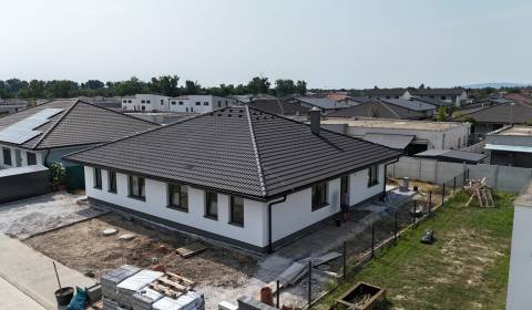 SENEC/ 4-Zimmer-Familienhäuser, DVOJDOM, Bernolákovo, Hájna