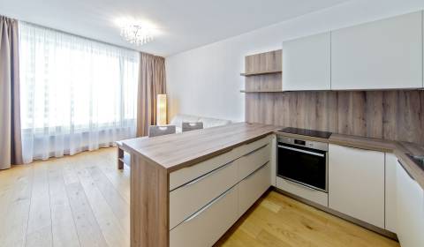 Mieten 2-Zimmer-Wohnung, 2-Zimmer-Wohnung, Továrenská, Bratislava - St