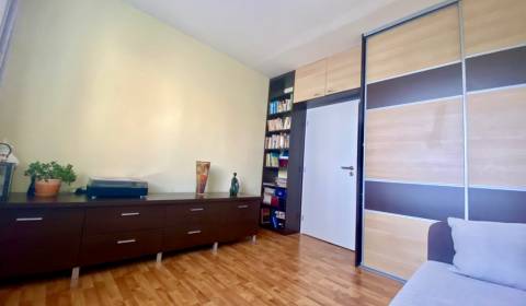 Kaufen 4-Zimmer-Wohnung, 4-Zimmer-Wohnung, Karola Adlera, Bratislava -