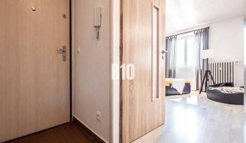 Kaufen 2-Zimmer-Wohnung, 2-Zimmer-Wohnung, Martinengova, Bratislava - 