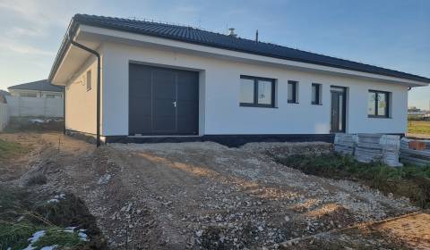 VERKAUF - 5 Zimmer Haus mit Garage - Lužianky, RED OAK