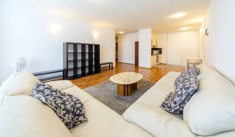 Mieten 2-Zimmer-Wohnung, 2-Zimmer-Wohnung, Trnavská cesta, Bratislava 