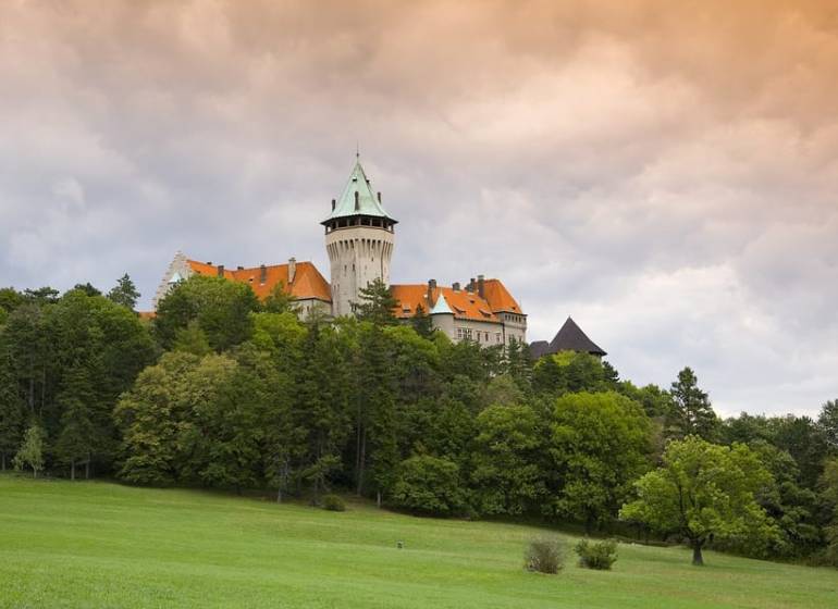 1360762982_bigstock-Smolenice-Castle-Slovakia-14857013.jpg