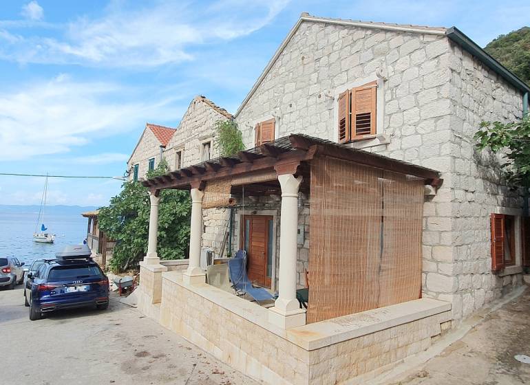 000-2047-22-Island-of-Lastovo-Stone-house-neear-the-sea-for-sale.jpg