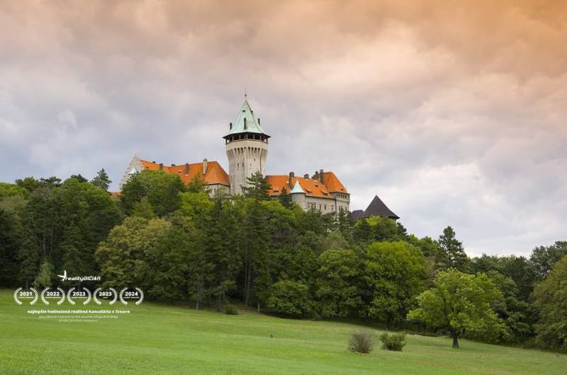 1360762982_bigstock-Smolenice-Castle-Slovakia-14857013.jpg