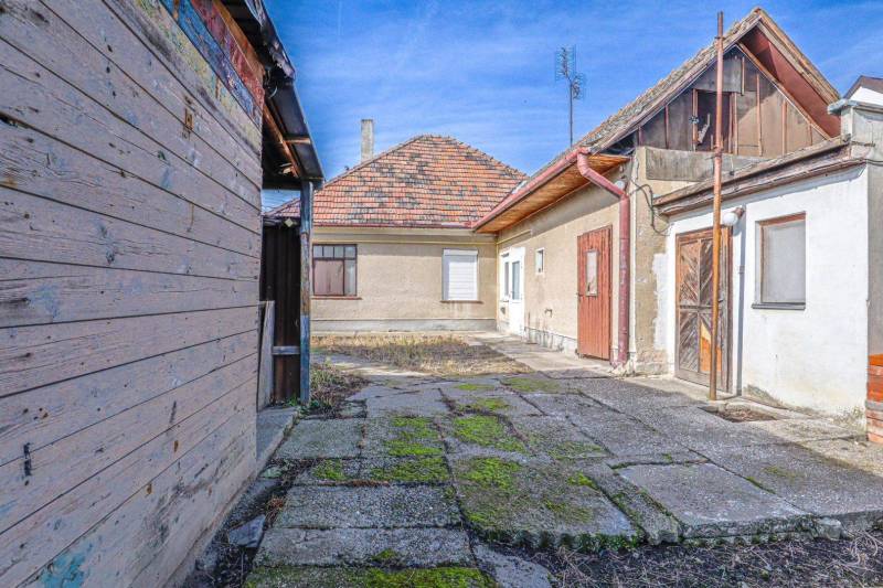 ALL INCLUSIVE | NA PREDAJ 4 IZBOVÝ RODINNÝ DOM, PP 870 M2, POVODA