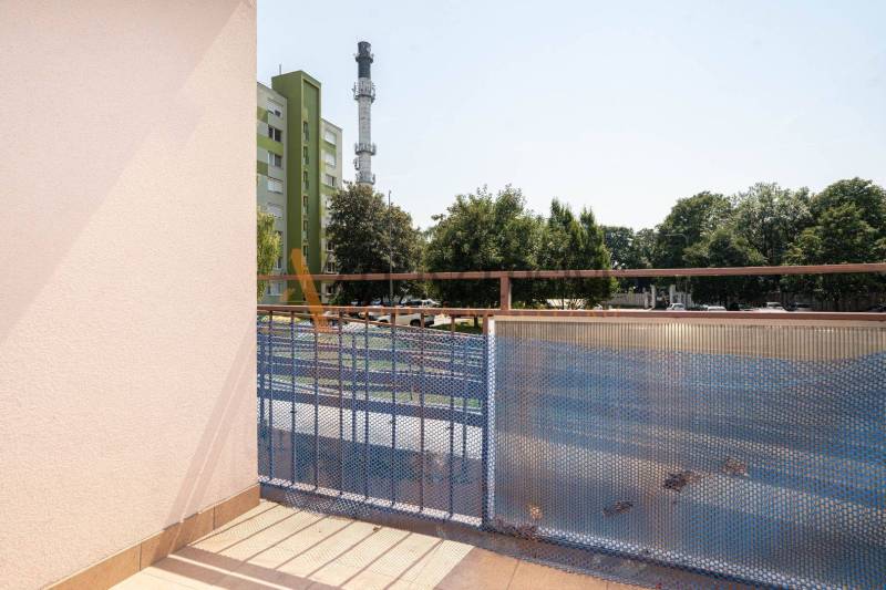 ALL INCLUSIVE | NA PREDAJ VEĽKOMETRÁŽNY 3 IZBOVÝ BYT S BALKÓNOM, VEĽKÝ MEDER