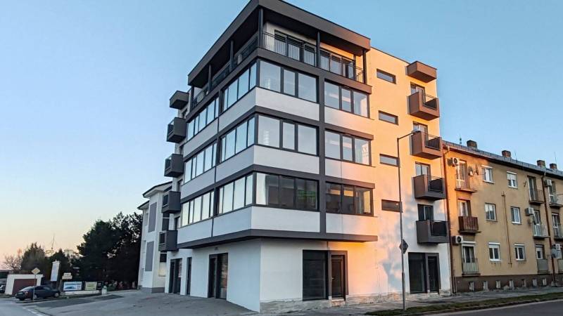 ALL  INCLUSIVE  REAL  / PERFEKTNÝ 2 IZBOVÝ  BYT  58 M2  ESTERHÁZY-  BYTY  GALANTA