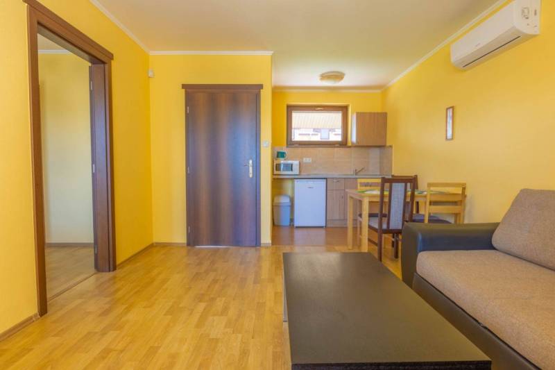 NA PREDAJ: APARTMÁNOVÝ DOM, VEĽKÝ MEDER