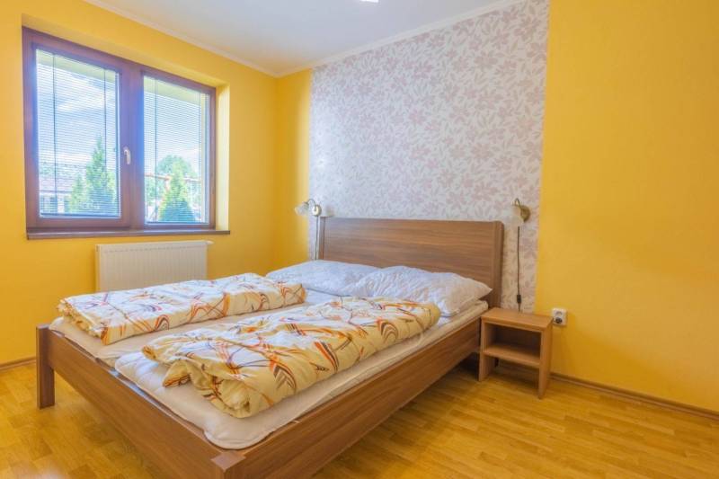 NA PREDAJ: APARTMÁNOVÝ DOM, VEĽKÝ MEDER