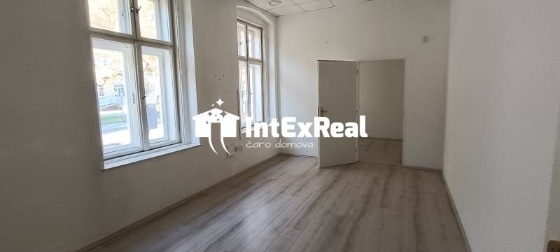 Podnikateľské priestory 2x, 21,25 m², Galanta, Hlavná, viac na: https://reality.intexreal.sk/