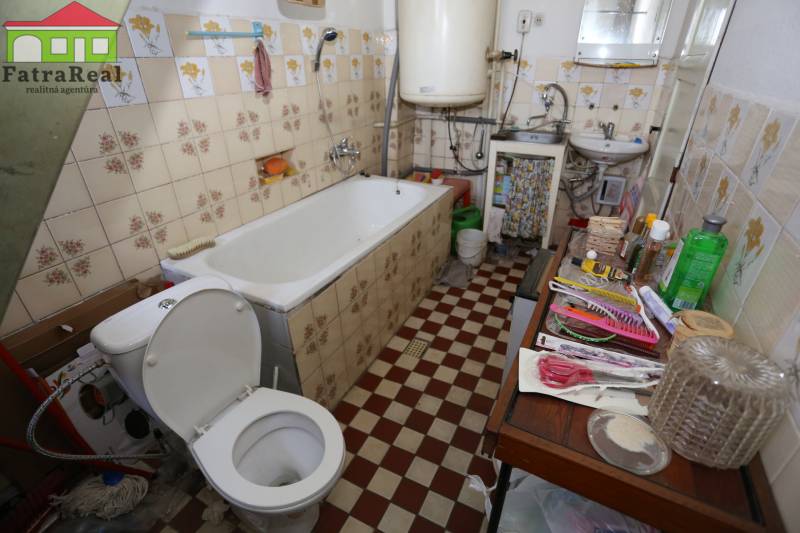 12. kúpeľňa s WC