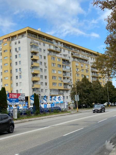 Predaj dizajnový moderný 1,5 izbový byt Budatínska  ulica Bratislava Petržalka