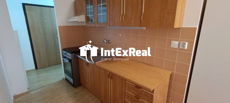 Presvetlená garsónka  s loggiu na prenájom, Šaľa, viac na: https://reality.intexreal.sk/