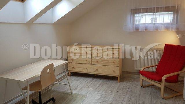 Banská Bystrica 4-Zimmer-Wohnung Mieten reality Banská Bystrica