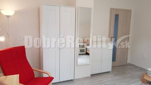 Banská Bystrica 4-Zimmer-Wohnung Mieten reality Banská Bystrica