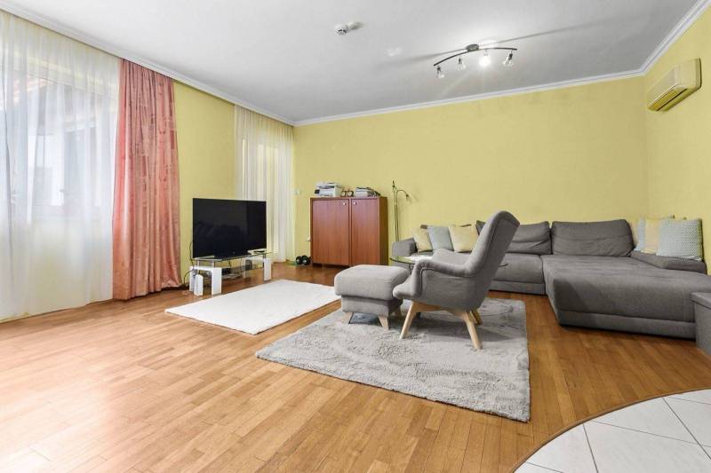 Dunajská Streda 5+ Zimmer-Wohnung Kaufen reality Dunajská Streda