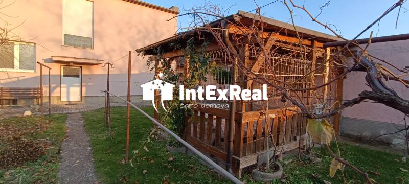 Na predaj 6-izbový rodinný dom v obci Matúškovo, viac na: https://reality.intexreal.sk/