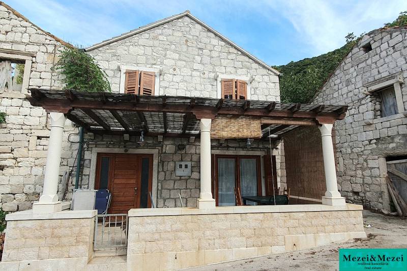 012-2047-22-Island-of-Lastovo-Stone-house-neear-the-sea-for-sale.jpg